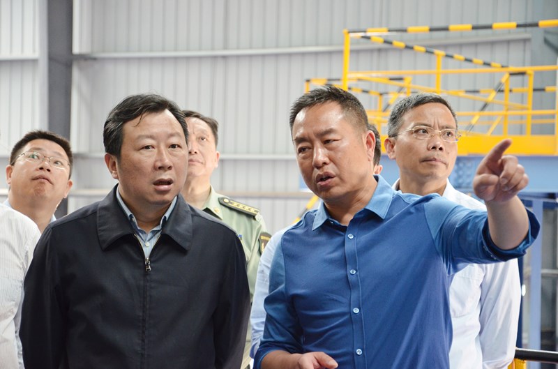 咸寧市市委書記丁小強、市長王遠鶴率市拉練檢查團一行到武漢仕全興參觀調(diào)研